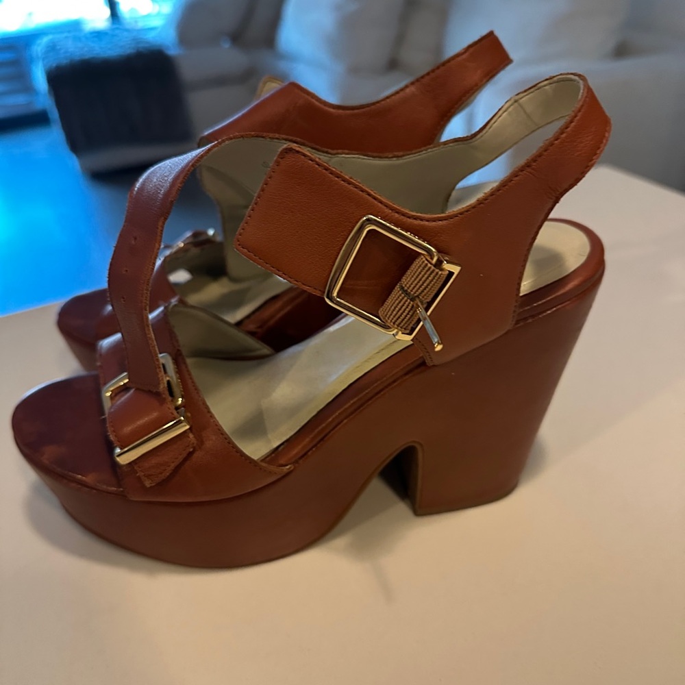 Kenneth Cole New York Tan Platform Sandals - Picture 3 of 6